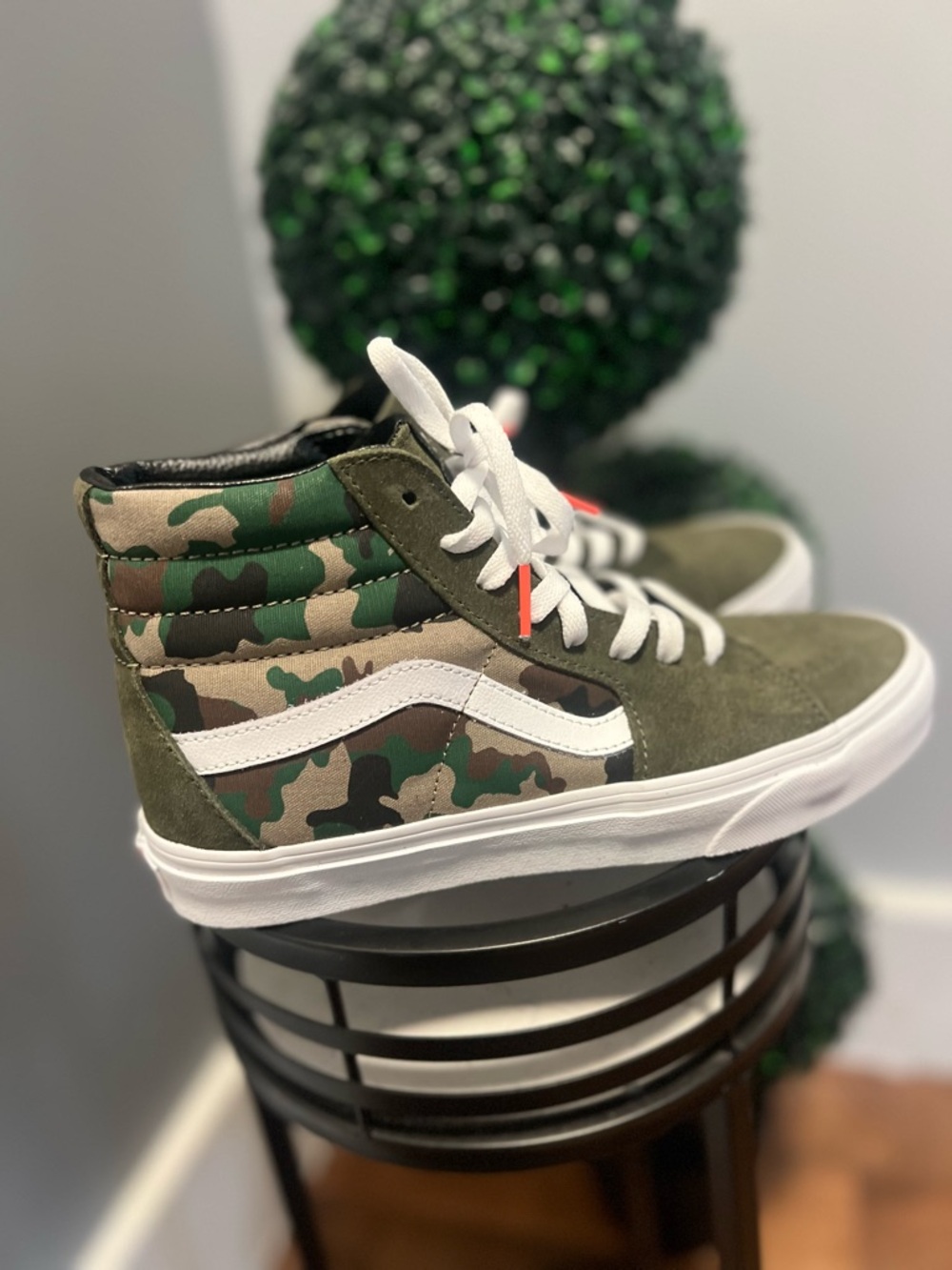 Vans men Sneakers in Olive Green Camo with White Stripe 7.5 men 9 women - Picture 3 of 8